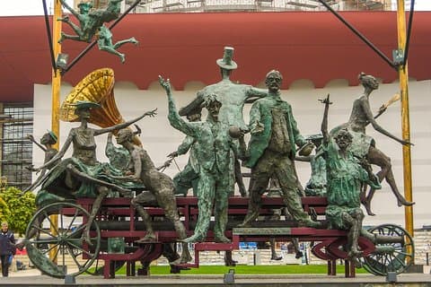 Explorez l'art et la culture de Bucarest avec un local