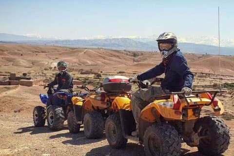 Quadcykling i vejen til dæmningen i Marrakech