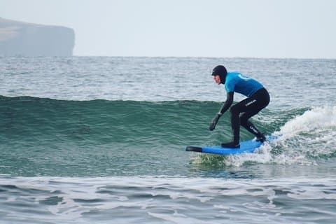 2 heures de cours de surf privé! (Jusqu'à 2 personnes)