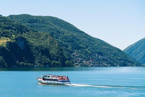 Entre la Tierra y el Agua : Paseo y Navegación Costas de Lugano desde Como