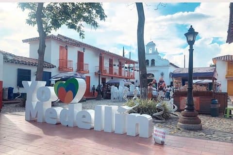 Medellín City Tour + Graffitour Compardo