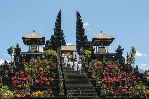 ベサキ寺院のプライベートチャーターカー - バリ寺院へ