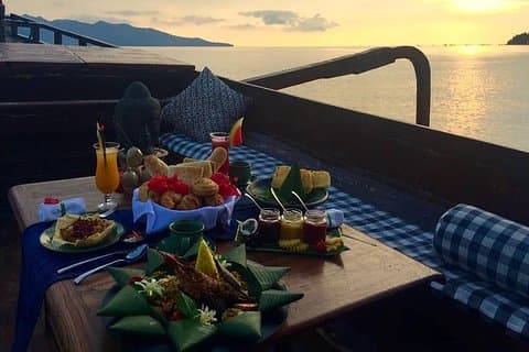 Romantic Sunrise Breakfast Experience at Lombok