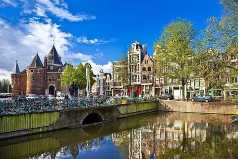 Excursión de día completo al pueblo de Zaanse Schans y Amsterdam con degustación de queso
