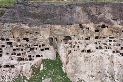 Vardzia + Akhaltsikhe + Borjomi + Gori + Uplistsikhe 2-dages privat tur