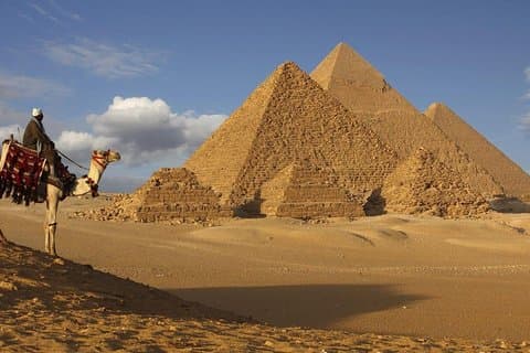 Excursión de medio día a las pirámides de Giza y la Gran Esfinge con guía privado y traslados
