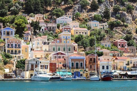 Symi Island fra Rhodos med overføringer fra Ialysos og Ixia