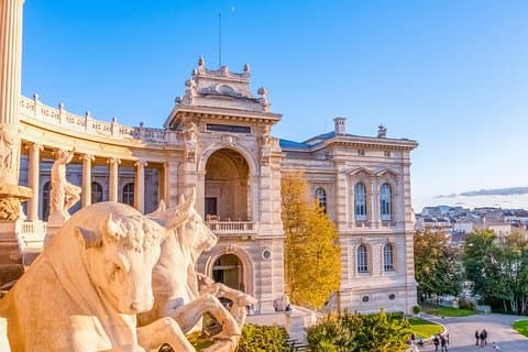 Utforska de instavärdiga platserna i Marseille med en lokal
