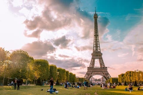 Explorez les Instaworthy Spots de Paris avec un local