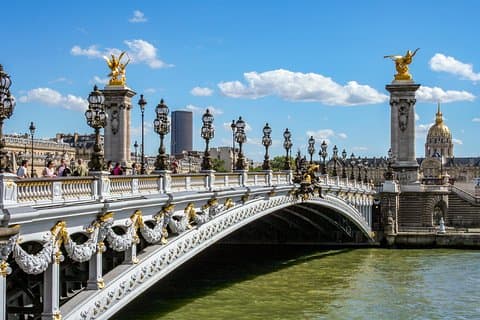 Découvrez les endroits les plus photogéniques de Paris avec un local