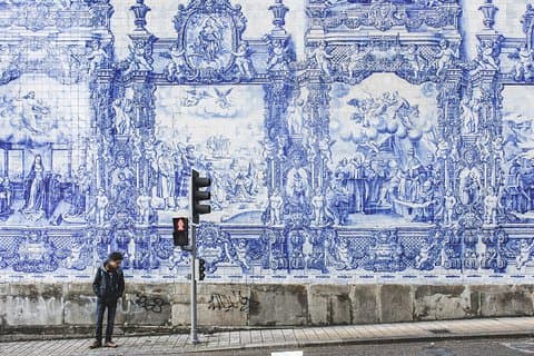 Explore a arte e a cultura do Porto com um local