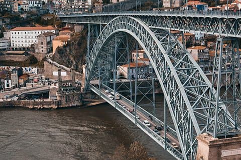 ポルトの建築:地元の専門家とのプライベートツアー