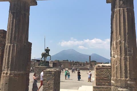 Pompeii och berget vesuvius från Neapel