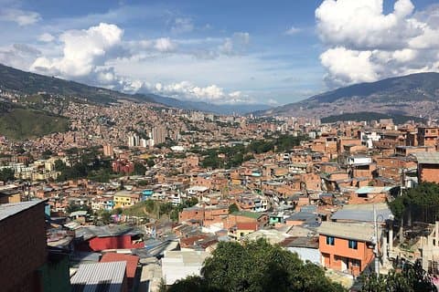 En dag i Medellin: Tower of Transformation