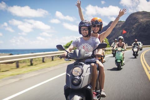Passeio de scooter no estilo havaiano em O'ahu durante o dia