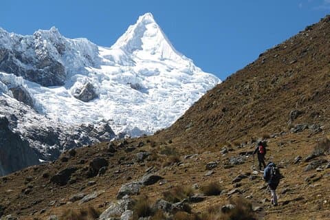 Programma di supporto comunità di 13 giorni Alpamayo Trek