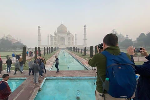 Excursão ao Forte Tajmahal e Agra em trem super rápido - tudo incluído