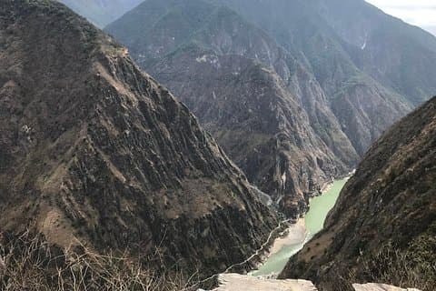 2-dages Lijiang Tiger Leaping Gorge-vandretur og aflever i Shangri-La-området