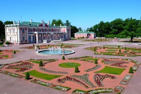 Tour privado: puntos destacados de Tallin con Kadriorg y Pirita