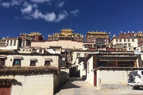 Excursión de 1 día a Shangri-La con el monasterio de Ganden, el lago Napahai y la ciudad tibetana