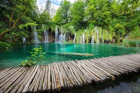 Private Transfer Zagreb - Split with a stop at Plitvice Lakes National Park