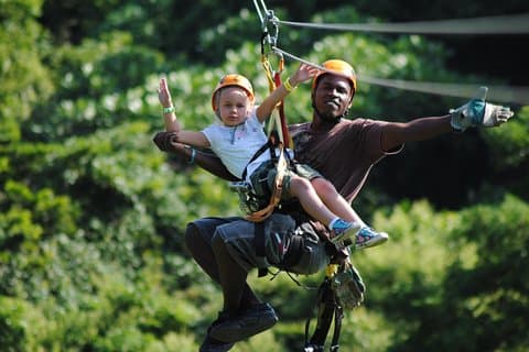 Roatan Zipline und Strandtouren