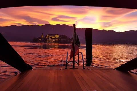 Privé romantische zonsondergangcruise op het Ortameer met wijn aan boord