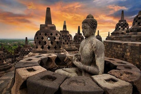 Excursão privada ao nascer do sol em Borobudur e ao templo de Prambanan