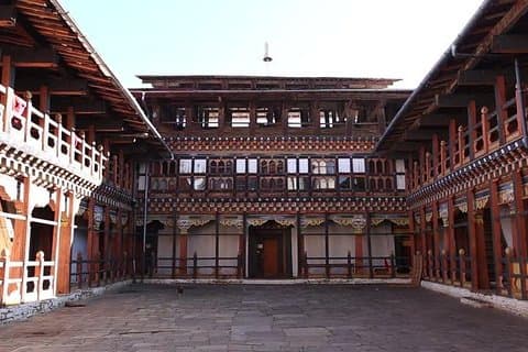 Exploração Cultural no Butão