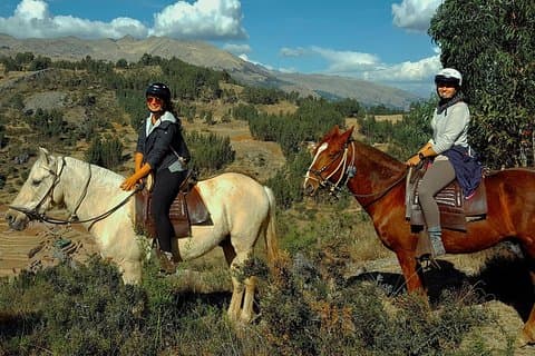 Cusco: Horseback ride to the Moon Temple and the Devil Balcony
