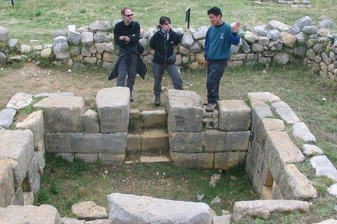 Huayhuash Cultural Trek -Inca Citadel Huanucoviejo - Programma di sostegno comunitario