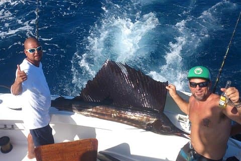 Pesca em barco de luxo