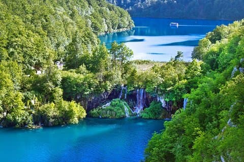 ザグレブからプリトヴィチェ湖へのプライベート日帰り旅行