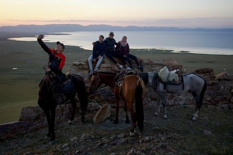 2 dias no lago Song Kul como Nomad - passeios a cavalo e estadia em Yurt