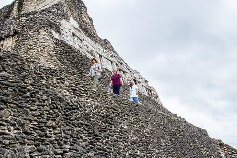 Xunantunich, Cave tubing og Ziplining fra Belize City