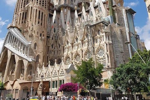 Explore a Sagrada Família com um passeio guiado skip-the-line