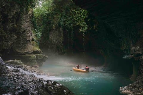 Grotte de Prométhée, canyon Martvili, cascade Okatse et lac Lomina de Kutaisi