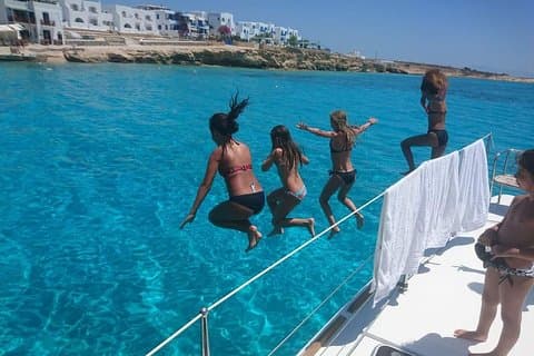 Privat resa på en katamaran från Naxos till den södra delen av ön