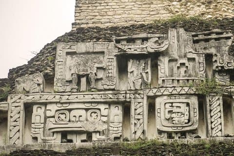 Xunantunich, Cave Tubing & Ziplining fra Caye Caulker