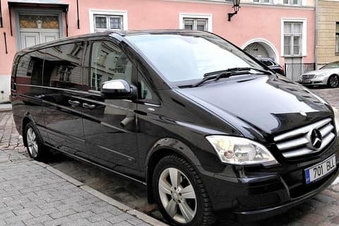 Privérondleiding van 2,5 uur door de oude binnenstad van Tallinn in een ruime Mercedes-minibus