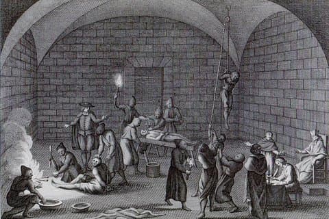 Discover Madrid: Inquisition & Dark Legends Evening Walk