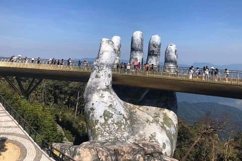 Golden Bridge via svævebane i eftermiddagen og Dragon Bridge om natten