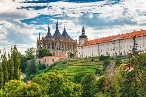 Trasferimento privato da Praga a Budapest con sosta turistica a Kutna Hora