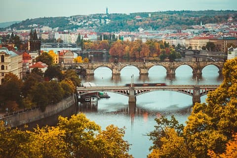 Transferência privada de Budapeste para Praga com uma parada turística em Kutna Hora