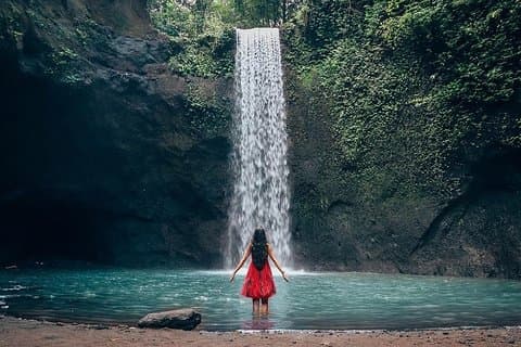 Bali: cascata di Tibumana, terrazza del riso, tempio e altalena nella giungla