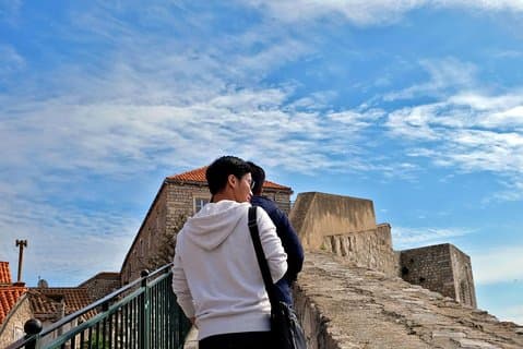 Tour zu den Stadtmauern von Dubrovnik für Frühaufsteher und Sonnenuntergangsjäger