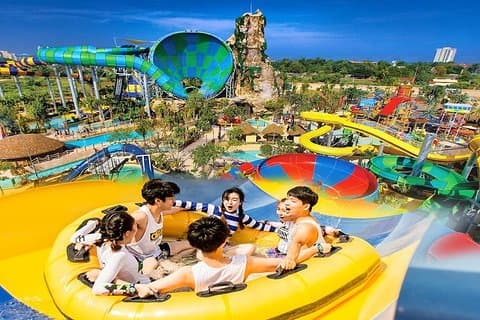 Vana Nava Waterpark Hua Hin – Aventura Aquática Última