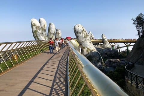 Golden Bridge / Ba Na Hills från Chan May Port Privatbil