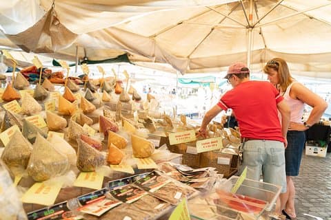 エリチェでのプライベートマーケットツアー、ランチまたはディナー、料理のデモ