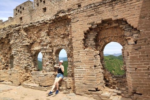Beijing田yu長城への北京レイオーバーツアー、798アートゾーンと空港送迎